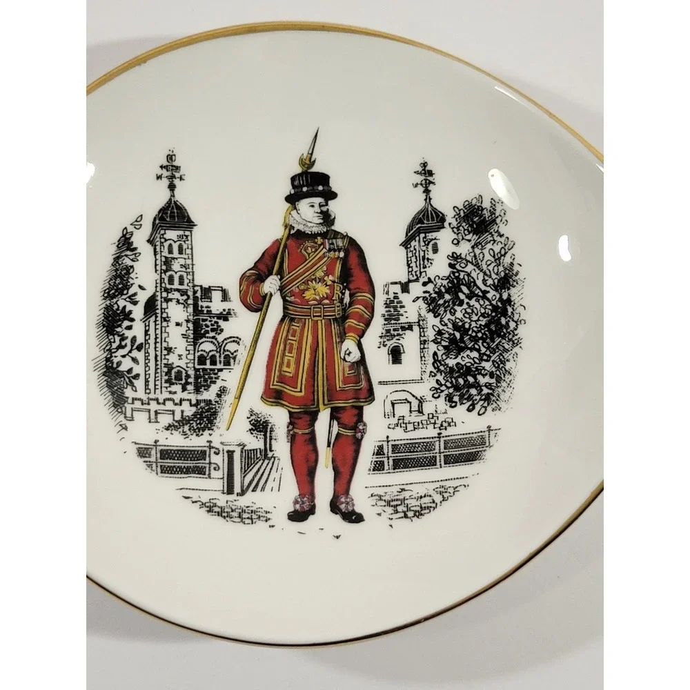 Queensberry Bone China Trinket Dish Yeoman of the Guard 